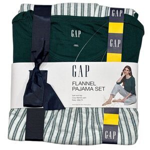 Gap Women's Relaxed Fit Soft Brushed Flannel Pajama Set, 2-Piece - Green
